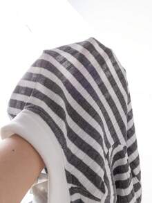 SHEIN 男婴休闲简约灰白条纹翻领长袖连体衣，胸前半开襟设计，适合春秋季日常及上学穿着。 - 灰色 - 查看 7