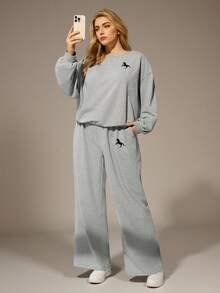 Auralis Ensemble Sweat-shirt-shirt décontracté et pantalon droit à taille cordée, coupe ample, épaule asymétrique, manches longues, Sweat-shirt-shirt et pantalon, ensembles coordonnés printemps/automne pour femmes, ensembles de détente femme 2 pièces, tenue de détente femme, ensemble confortable/costume de sport style collège avec poche brodée/Sweat-shirt-shirt deux pièces/vêtements décontractés automne et hiver à manches longues/Sweat-shirt-shirt style collège et pantalon droit - Gris - Voir 4