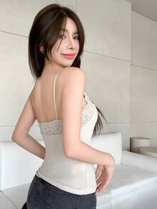 DAZY 女士撞色蕾丝罗纹修身吊带背心 - 白色 - 查看 2