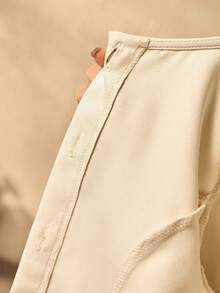 女童优雅简约时尚圆领插肩袖短款外套，配有仿口袋和珍珠纽扣，搭配高腰纯色长裙套装，秋冬款