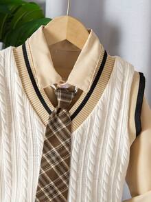 SHEIN 3件套幼儿男童休闲针织V领背心+休闲衬衫+梭织长裤，时尚百搭，多种穿搭选择，适合日常外出，秋冬季穿着