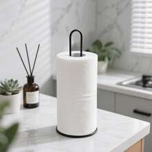 1/2个金属纸巾架，适用于厨房台面、吧台和餐桌，可放置标准尺寸和大卷纸巾。纸巾架，也可用于放置标准尺寸和大尺寸纸巾，可用作纸巾盒、纸巾架、餐巾纸架、卫生纸架、湿巾盒、厨房纸巾架、纸巾架，适用于餐桌、浴室和厨房。