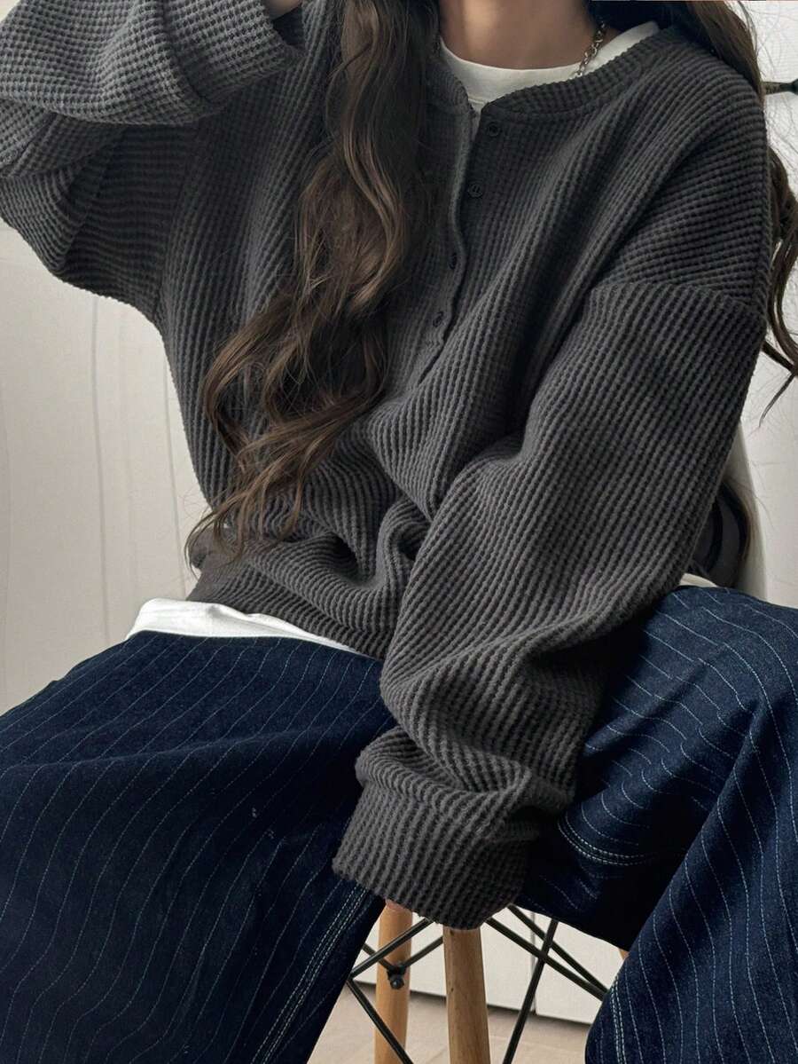 FRIFUL 女士纯色圆领纽扣前襟落肩长袖宽松休闲套头卫衣，秋冬款 - 淺灰色 - 查看 1