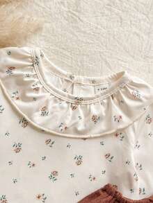 Vintaside Kids 这款女宝宝两件套包括一件米色碎花荷叶边圆领长袖上衣和一件棕色连体背带裤，适合春秋季穿着。适合在花园拍照、居家休闲以及参加派对。 - 咖啡棕 - 查看 8