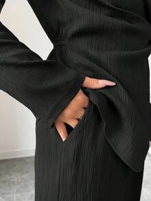 Elenzga 女士优雅高端正式办公通勤休闲曲线商务休闲纯色纹理面料叠层V领收腰褶裥大金属扣下摆开衩长袖衬衫+松紧腰宽松直筒裤套装 - 黑色 - 查看 6