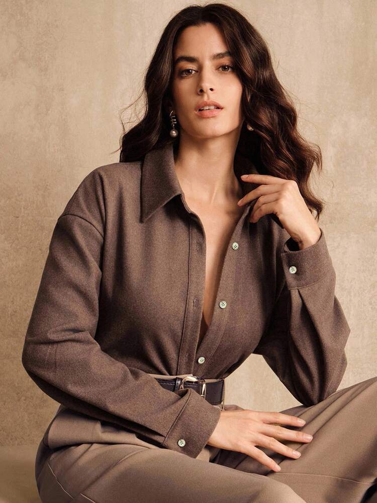 Camicia elegante e versatile da donna, con ricamo, sottile