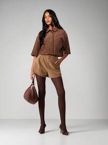 MISSGUIDED Kemeja suede model crop dengan kancing depan, kerah, dan saku dada untuk tren fesyen musim gugur. - Coffee Brown - View 4