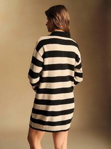 Écloséra Französischer Retro Loose Polokragen Langarm Gestricktes gestreiftes Halbplakette Knopf Khaki Damen Pulloverkleid, Herbst/Winter