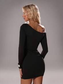 Flirla 女士不对称朋克性感单肩露肩迷你连衣裙，饰有金属铆钉，搭配长袖修身T恤，适合音乐节、万圣节派对、校园休闲外出等场合。 - 黑色 - 查看 3