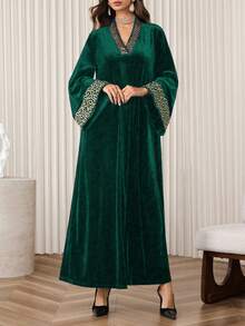 Al Najma 黑色天鹅绒V领亮片刺绣修身喇叭裙，优雅秋冬装 - 墨綠色 - 查看 7