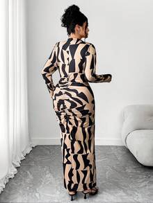 Elenzga 大码女士优雅修身几何印花连衣裙 - 卡其色 - 查看 2