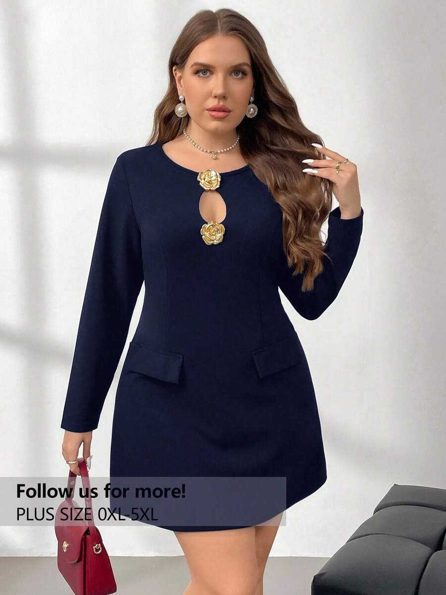 Firerie تنورة ميني أنيقة وأنيقة ذات أكمام طويلة وخصر ضيق مزينة بزهور معدنية مجوفة، طراز راكب القطار الحديث، مقاسات كبيرة - أزرق بحري - مشاهدة 1