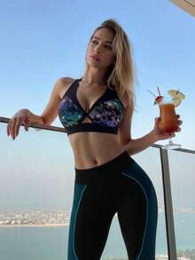 Innovista Women's Snakeskin Mesh Patchwork Metallic Sports Bra,Black Summer Athleisure Gym Crop Tank Top, High-Elasticity Shimmering Fitness Wear With Pads - Black - View 8