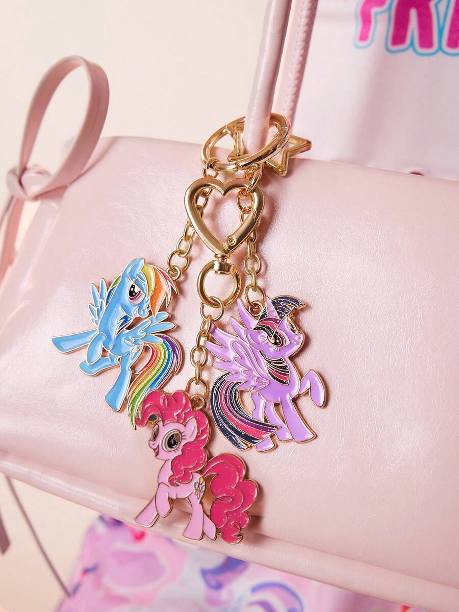 My Little Pony X SHEIN 时尚可爱甜美闪亮钥匙扣,锌合金材质,可作油滴袋吊坠,金色饰物,独角兽暮光闪闪、萍琪派和云宝黛西图案,紫色、粉色和蓝色。 - 彩色 - 查看 1