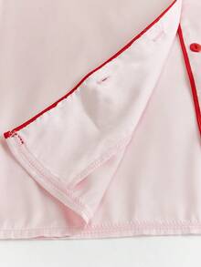 SHEIN Unity Conjunto de pijama de satén rosa con ribete rojo y adorno de plumas para otoño e invierno - Rosa - Ver 3