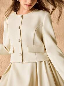 女童优雅简约时尚圆领插肩袖短款外套，配有仿口袋和珍珠纽扣，搭配高腰纯色长裙套装，秋冬款