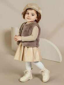 SHEIN 3 Stücke Baby Mädchen Herbst/Winter Mode eleganter süßer Street-Style khakifarbene Fellweste Jacke mit Schleifendekor, kombiniert mit khakifarbigem A-Linien Rock und geripptem Langarm-Top, 3 Stücke Outfit-Set für Herbst/Winter, Partytragen - Khaki - Übersicht 5