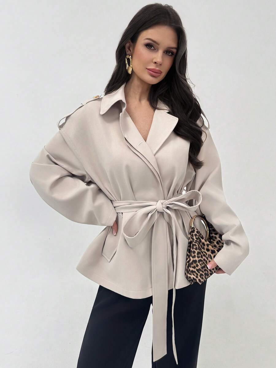 Firerie 女士休闲优雅杏色修身风衣/亚麻质感外套，秋冬外套，适合通勤和外出穿着/秋冬女装/通勤装/教师装/返校季/复古风/商务休闲女装/女性办公室着装/老钱风/知性优雅/秋冬优雅穿搭/职业装/杏色灰外套/舒适秋冬外套 - 卡其色 - 查看 1