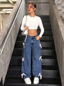 SHEIN Jeans di jeans ampi e casual con fiocco decorativo per ragazze adolescenti, autunno - Blu lavato medio - Visualizzare 7