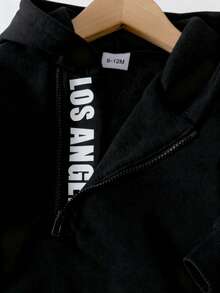 SHEIN Playful Pals 男婴字母印花连帽卫衣和松紧腰字母印花裤两件套，适合外出、休闲穿着，秋冬季节适用，男婴套装，灰色卫衣套装，男婴运动服，男婴运动套装，男婴连帽衫套装，男婴休闲套装，男婴服装，男婴服装套装 - 黑色 - 查看 8