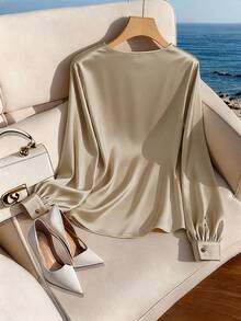 GlowEve CURVE 大码女式缎面不对称领亮面衬衫，优雅适合派对、下午茶、通勤等场合，杏色长袖衬衫 - 金色 - 查看 2