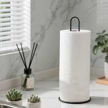 1/2个金属纸巾架，适用于厨房台面、吧台和餐桌，可放置标准尺寸和大卷纸巾。纸巾架，也可用于放置标准尺寸和大尺寸纸巾，可用作纸巾盒、纸巾架、餐巾纸架、卫生纸架、湿巾盒、厨房纸巾架、纸巾架，适用于餐桌、浴室和厨房。