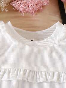 SHEIN Setelan Kaos Musim Gugur/Dingin untuk Anak Perempuan: Atasan Lengan Panjang Bergaris Hitam Lucu Dipadukan dengan Rok Belahan Bawah Berhiaskan Pita - Putih - View 4