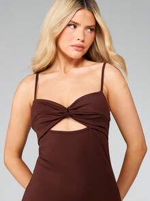 MISSGUIDED 扭结露胸镂空长袖修身晚礼服秋冬派对正式礼服 - 咖啡 - 查看 3