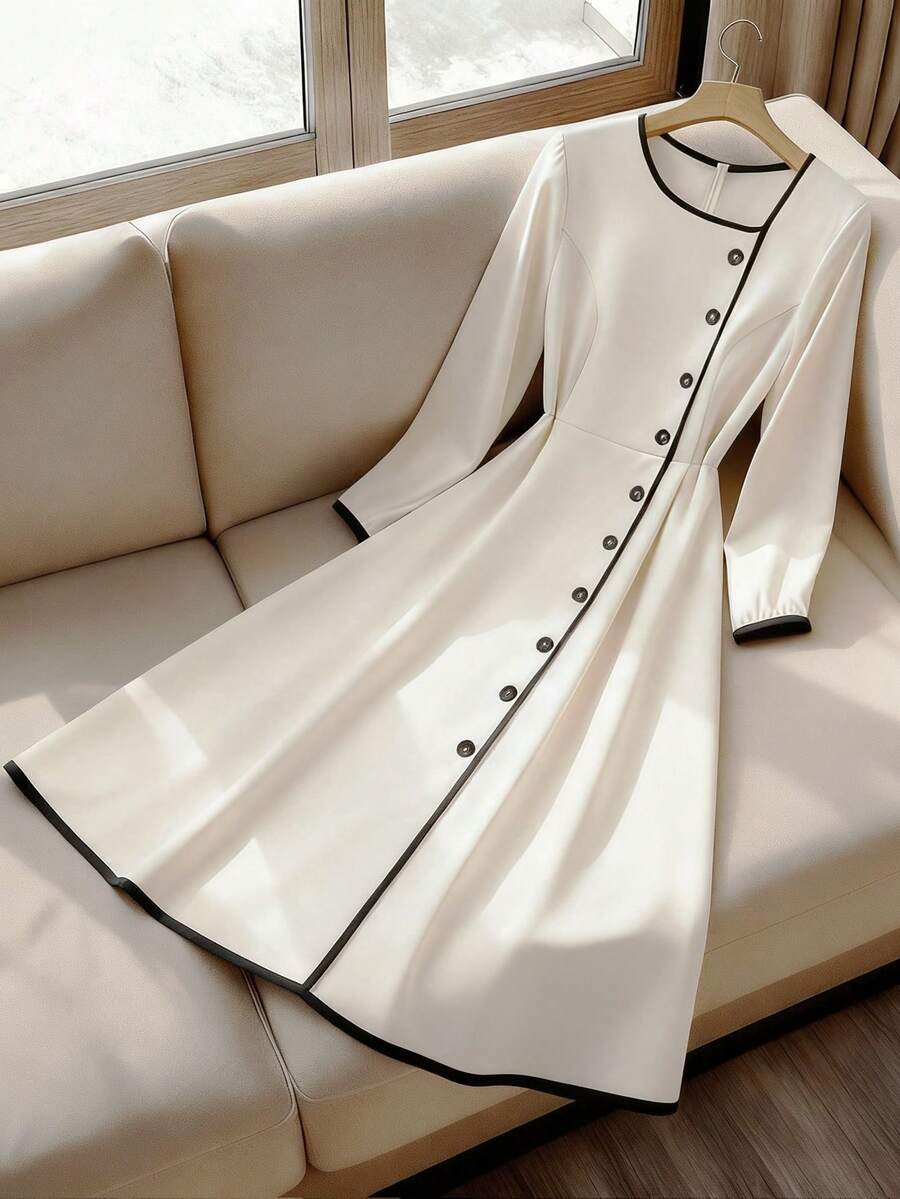 GlowEve CURVE Vestido Elegante de Manga Longa com Gola Redonda, Contraste Preto e Branco, para Uso no Escritório, Plus Size para Mulheres - Preto e Branco - Visão 1