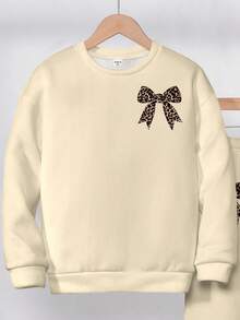 SHEIN 2 pièces Ensemble de Sweat-shirt-shirt à col rond manches longues et pantalon, imprimé nœud léopard rétro chic, blanc crème, décontracté et confortable. Tenues d'automne pour adolescentes, enfants élégants, vêtements décontractés, vêtements graphiques pour enfants, rentrée scolaire, vêtements d'automne, homecoming. Convient pour le pique-nique en plein air, la photographie de rue, la maison, le campus, l'hiver tranquille - Multicolore - Voir 6