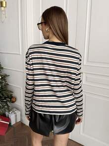 SHEIN Unity Camiseta holgada a rayas para mujer, estilo universitario vintage, adecuada para la temporada de regreso a clases, versátil para uso diario, otoño, vibra retro, salidas casuales, té de la tarde, viajes, oficina, transporte, Navidad - Multicolor - Ver 2