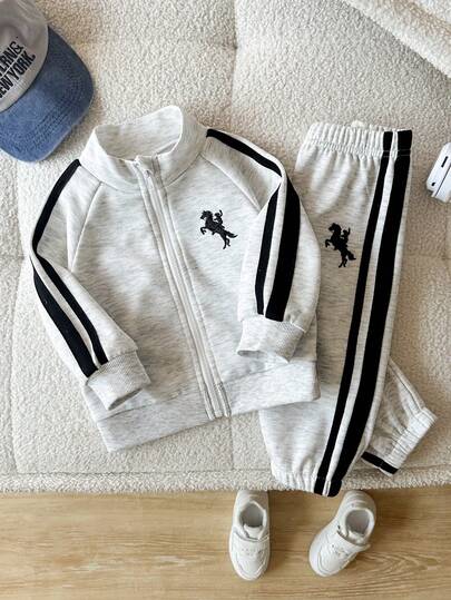 SHEIN 2件套男婴男女通用保暖印花长袖外套和松紧腰裤套装，适合通勤、上学、休闲、度假、运动、秋冬季穿着，尺码6个月至3岁，儿童服装，婴儿服装，幼儿T恤，幼儿裤子，婴儿运动服，男婴套装，婴儿街头服饰，婴儿休闲套装