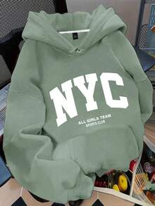 SHEIN MOOSTA 大码女式标语字母“NYC ALL GIRLS TEAM SPORTS CLUB”城市名称图案印花保暖抽绳卫衣，适合秋冬季穿着。 - 橄欖綠 - 查看 1
