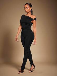 Radiana 女士性感休闲简约时尚黑色不对称领口紧身连体裤，休闲连体裤，休闲服饰，高弹针织面料，修身剪裁凸显身材 - 黑色 - 查看 5
