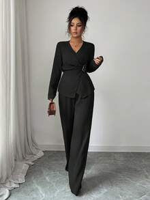 Elenzga 女士优雅高端正式办公通勤休闲曲线商务休闲纯色纹理面料叠层V领收腰褶裥大金属扣下摆开衩长袖衬衫+松紧腰宽松直筒裤套装 - 黑色 - 查看 5