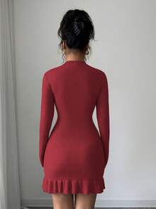 SHEIN Elenzya 秋冬新款针织镶钻立领长袖修身优雅荷叶边下摆女式毛衣连衣裙 - 酒紅色 - 查看 2
