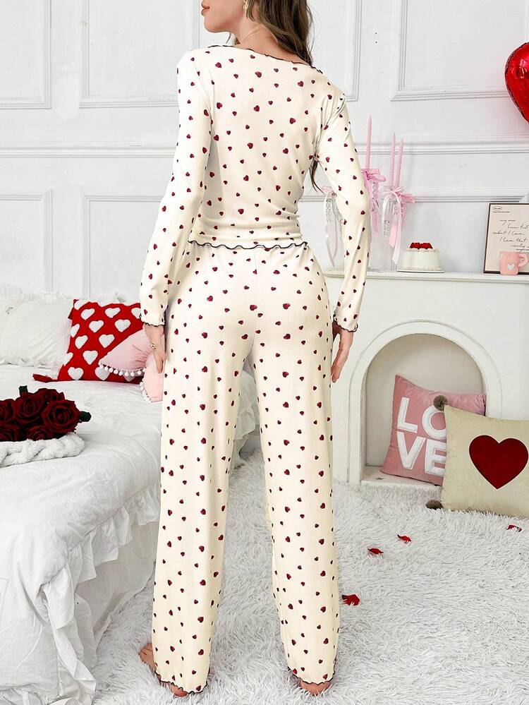 SHEIN طقم بيجامة بسروال وبلوزة بياقة على شكل حرف V مزينة بفيونكة، بأكمام طويلة مطبوع عليها قلوب، ملابس شتوية دافئة وأنيقة - بيج - مشاهدة 2