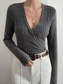 Livesso 优雅V领针织长袖T恤，女士款，扭结前襟设计，修身剪裁，适合商务、休闲、街头风格，以及新年、圣诞节、春季、秋季和冬季穿着。 - 深灰色 - 查看 5