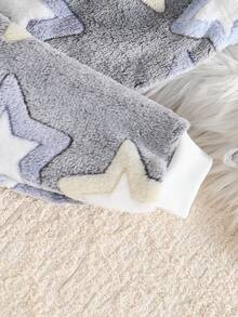 SHEIN 两件套女童星形图案可爱舒适长袖上衣和裤子睡衣套装，秋冬女童家居服套装灰色星形图案天鹅绒套装儿童两件套 - 灰色 - 查看 5