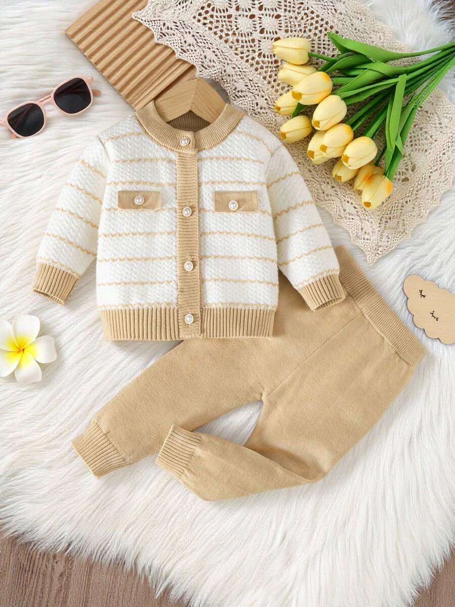 SHEIN Vintaside Kids 2件套女婴秋冬时尚休闲可爱长袖条纹假口袋针织开衫和针织裤套装 - 卡其色 - 查看 1