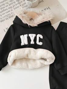 两件套女婴针织抓绒连帽衫，配有可爱的3D耳朵设计和字母刺绣，以及针织抓绒裤，适合外出、聚会等场合，简约百搭，适合室内、室外、日常穿着、运动、玩耍、派对、拍照、圣诞节等各种场合。 - 黑色 - 查看 4