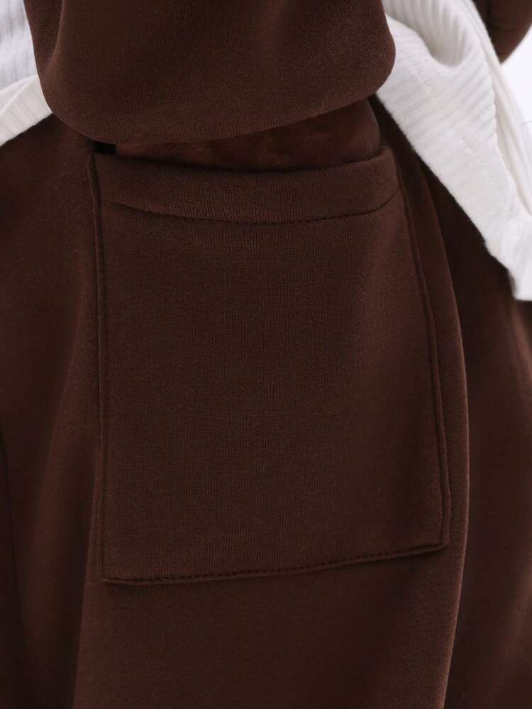 Pantalon de survêtement à entrejambe basse avec détail passepoil