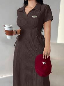Modelyn 大尺碼 Polo 領紋理面料收腰洋裝 - 咖啡棕 - 查看 1