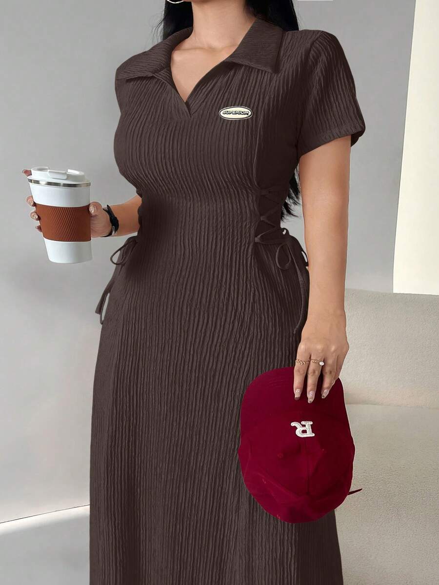 Modelyn 大尺碼 Polo 領紋理面料收腰洋裝 - 咖啡棕 - 查看 1