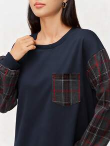 Modelyn 女士格子拼接圆领落肩长袖休闲口袋卫衣裙 - 藏蓝色 - 查看 8