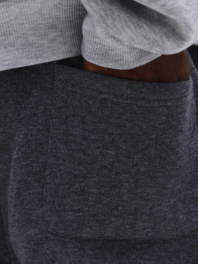 Conjunto de sudadera con capucha y pantalones deportivos