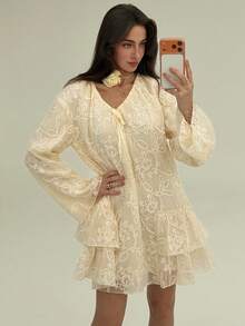 Aloruh Vestido mini de moda holgado con mangas largas, frente de malla bordada con flores y lazo - Blanco - Ver 4