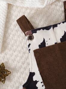 SHEIN 两件套幼儿男童西部牛仔休闲百搭可爱西部牧场图案印花口袋连体裤，饰有流苏，搭配红色头巾和无遮阳西部牛仔帽 - 杏色 - 查看 9