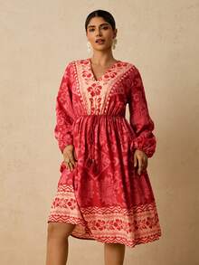 Travachic 大码女式波西米亚风印花V领灯笼袖腰部流苏系带连衣裙 - 紅色 - 查看 3