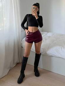 SHEIN EZwear 女士时尚休闲纯色PU低腰短裤 - 酒紅色 - 查看 4